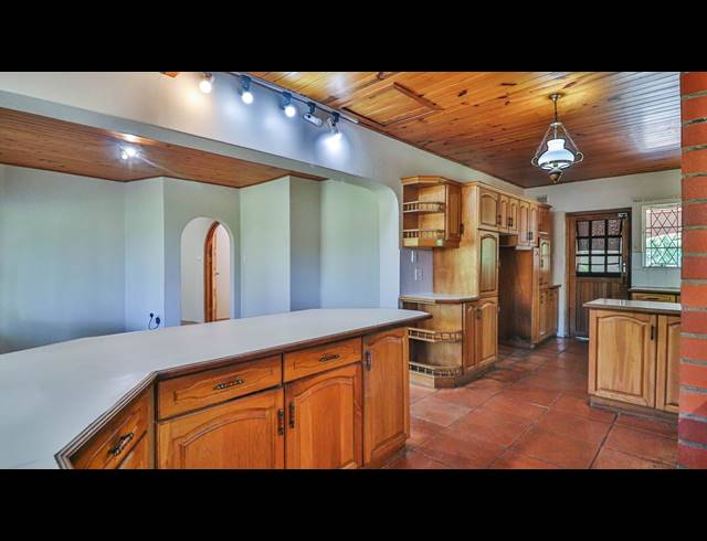 8 BEDROOM FREEHOLD FOR SALE IN CHASEDENE